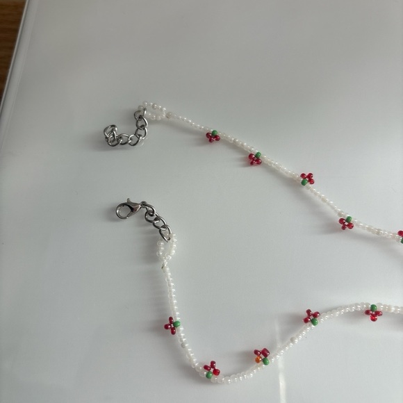 Elegant Pearl and Pink Flower Necklace - Picture 5 of 6